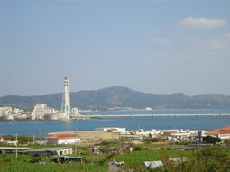 工業地帯と海の風景