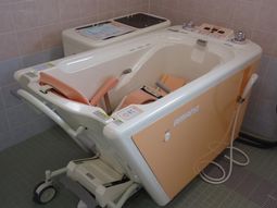 モダンな機能性浴槽