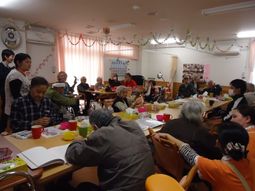 多世代集う明るい空間