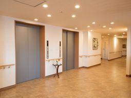 清潔感のある廊下の風景