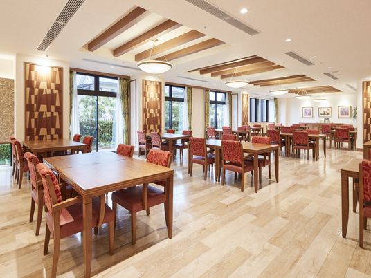 快適な施設のダイニング