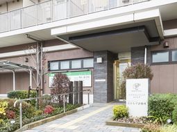 建物のエントランス風景