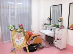 美容室の明るい一角