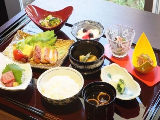 色とりどりの料理一式