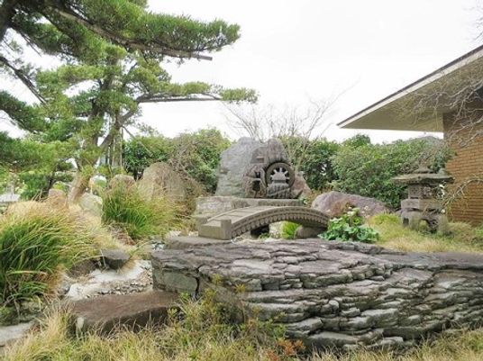 静寂な和風庭園景観