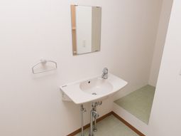 洗面台のシンプルな空間