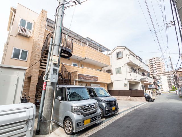 外観 外観 利便性の良い立地にある建物で、清潔感のある外観が特徴です。通勤しやすい環境です。