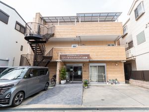 自然光の建物外観
