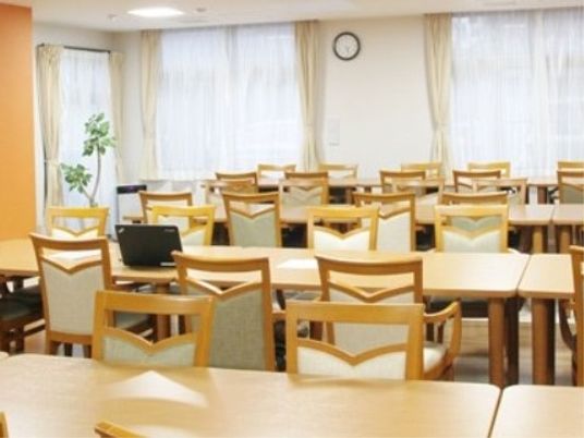 明るい食堂の風景
