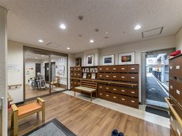 廊下にある郵便ポスト