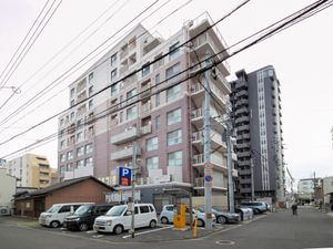 多階層の建物の外観