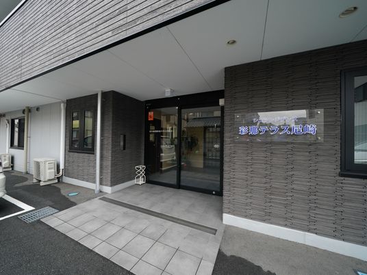 明るく清潔なエントランス