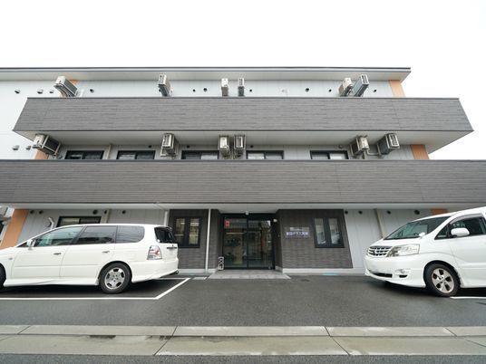 現代的な建物のエントランス