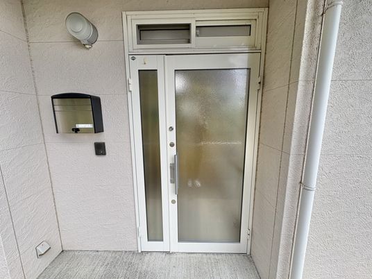 明るく清潔なエントランス