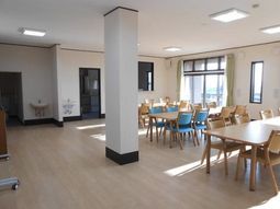 明るいダイニングスペース