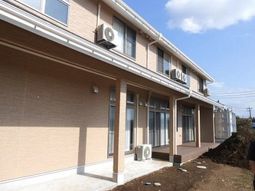 新築そうな建物外観