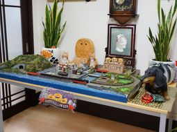 ミニチュア列車と装飾品