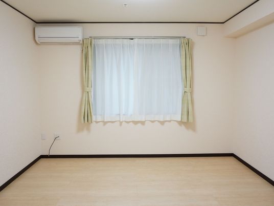 シンプルな居室の一角