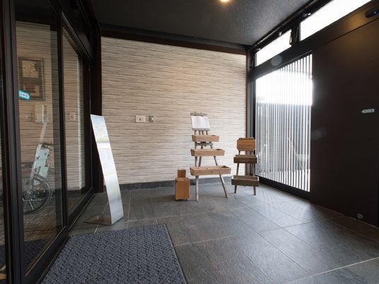 エントランスのシックな空間
