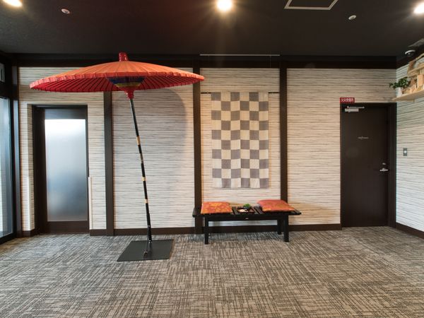 和風のロビーエリア