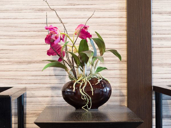 装飾花瓶と壁