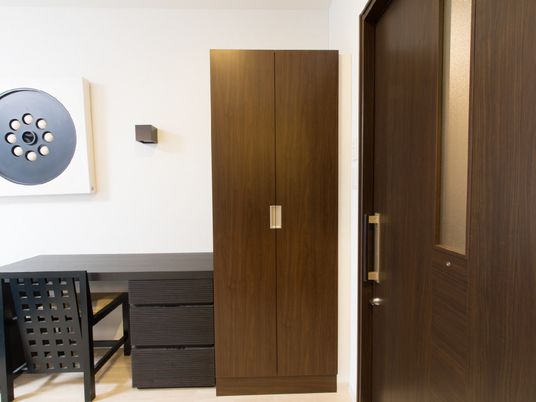 洗練されたインテリアのお部屋は、おしゃれなだけでなく収納スペースも確保することができますので快適に過ごせます。