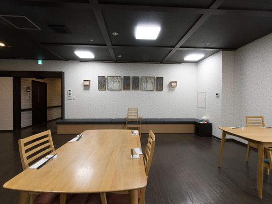 食事スペースの落ち着いた雰囲気