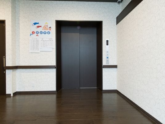 暖かみのあるエレベーターホール