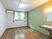 緑の壁紙が爽やかな住居スペースはエアコン完備のバリアフリー設計です。リラックスして過ごせる空間となっています。