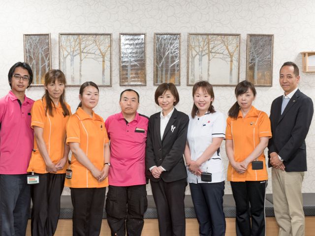 スタッフの集合写真