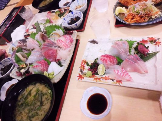 新鮮なお刺身の料理