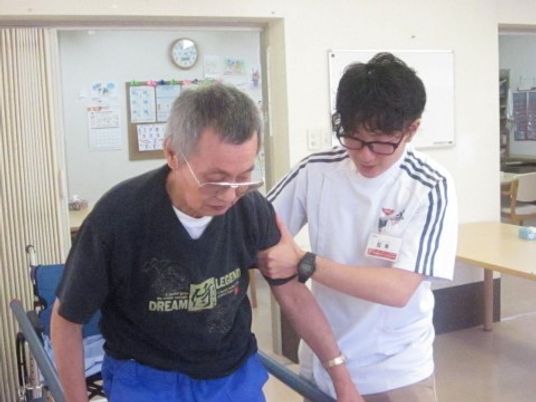 スタッフと利用者の様子