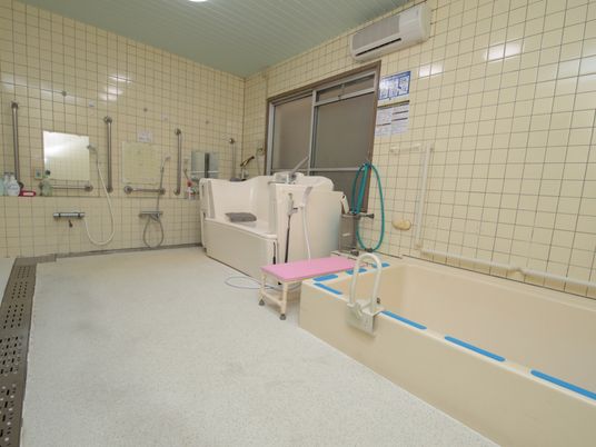 バリアフリー対応の浴室