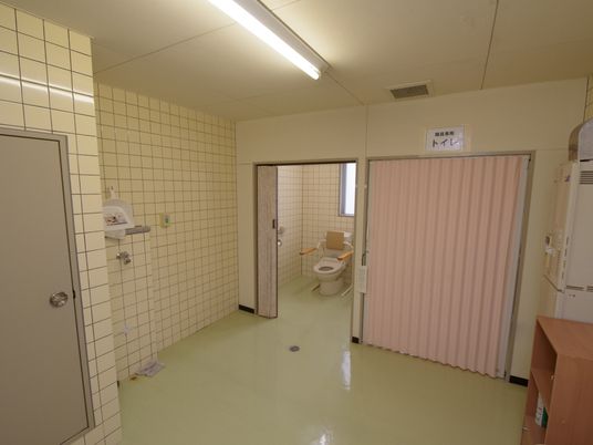 清潔な居室のトイレ