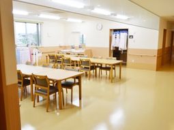 明るいダイニング空間