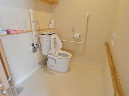 バリアフリー設計のトイレ