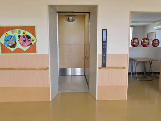 エレベーターのある廊下