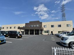 明るい外観の建物