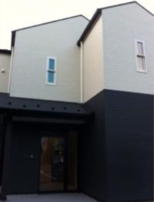 モダンな建物のエントランス