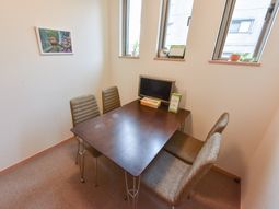 シンプルな会議室風空間