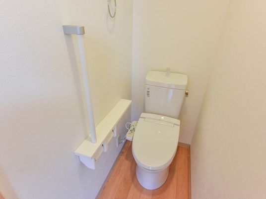 バリアフリー設計のトイレ