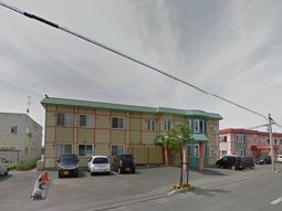 緑色の屋外建物