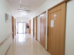 清潔な廊下の光景