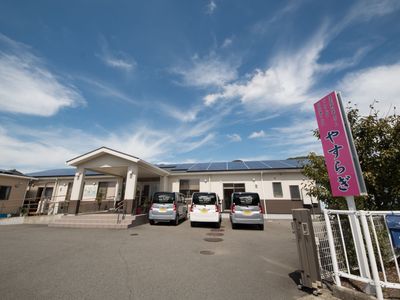 広々とした施設の外観