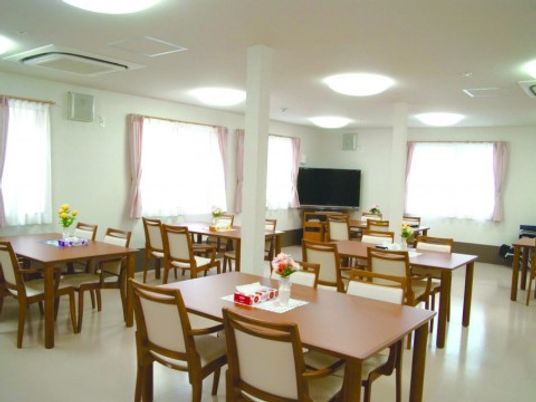 明るい共用食堂