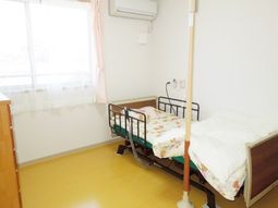 明るい居室の一角