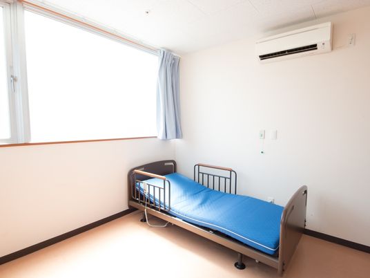 シンプルな居室の様子