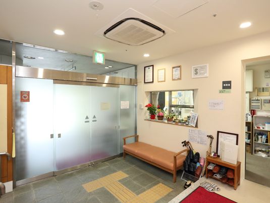 エントランスホールと情報掲示