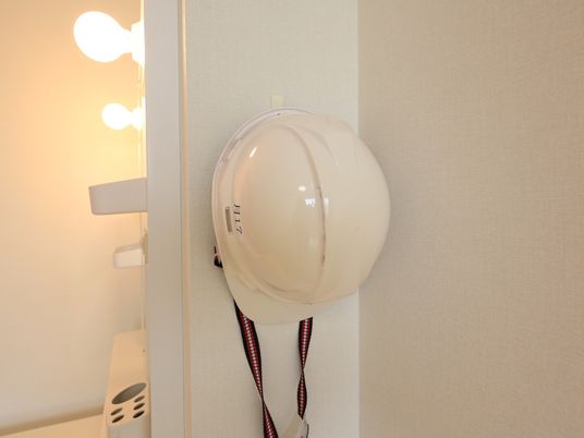 壁掛けヘルメットと照明