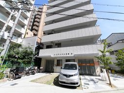 現代的な建物のエントランス